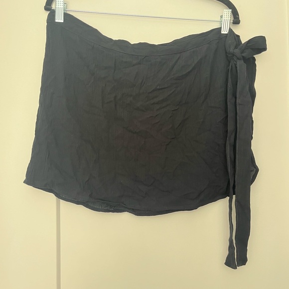 Nasty Gal Crinkle Crop Top And Sarong Cover-Up 2 pcs Set Black Size 8 NWOT - Picture 9 of 12